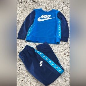 Boys size 6 Nike sweatsuit